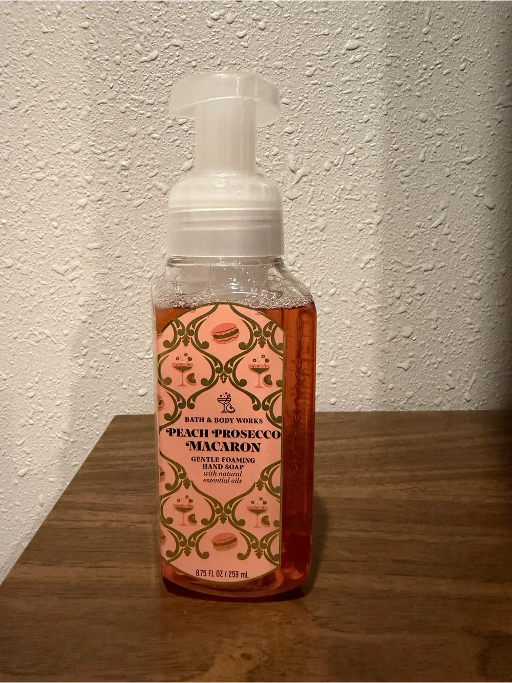 Bath & Body Works Peach Prosecco Macaron Gentle Foaming Hand Soap